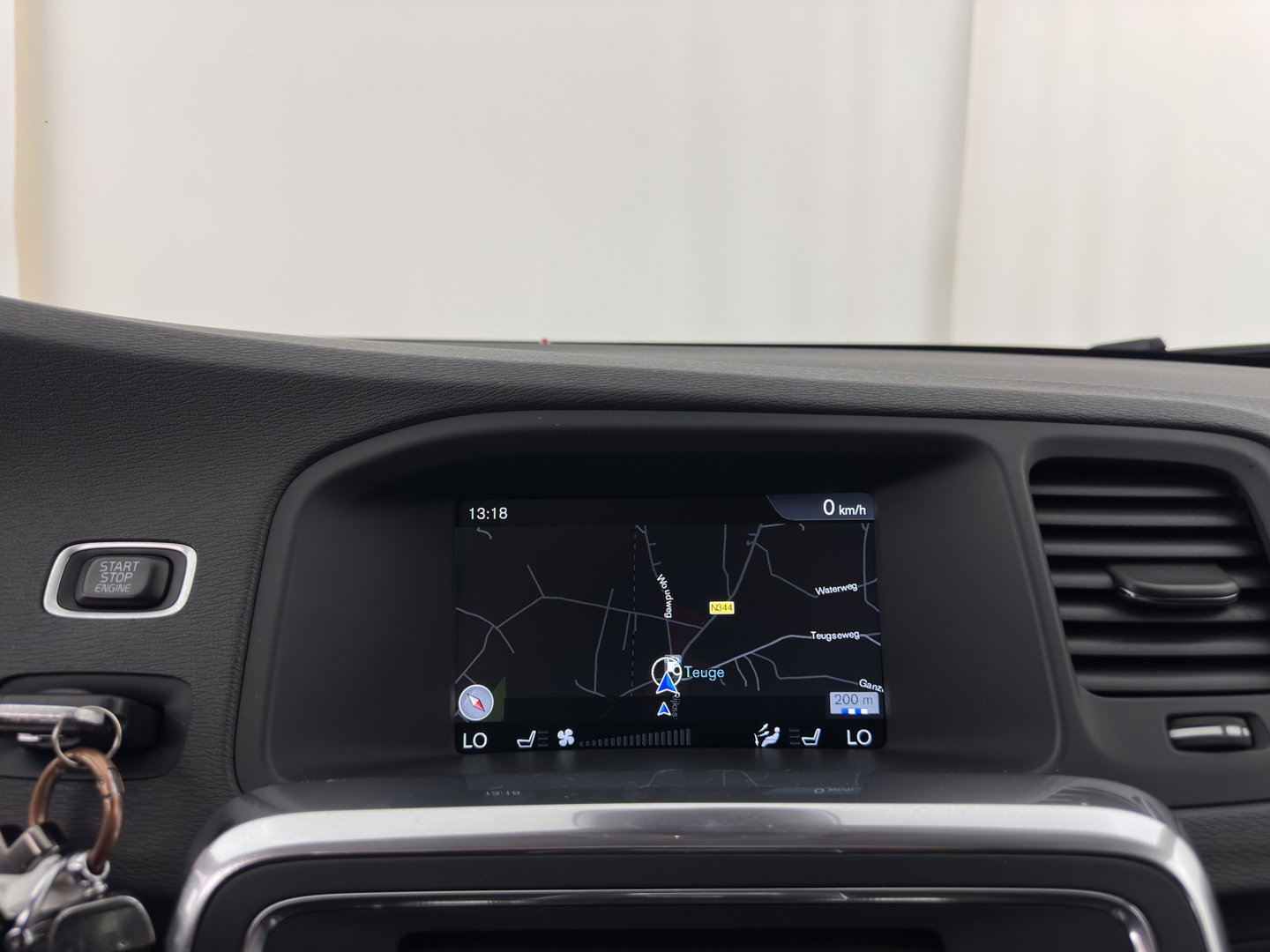 Volvo V60 2.4 D6 Twin Engine Summum Aut. *LEATHER | XENON | MEMORY-PACK | HEATED-COMFORTSEATS | NAVI-FULLMAP | PRIVACY-GLASS | ECC | PDC | CRUISE | 19''ALU | TOWBAR*