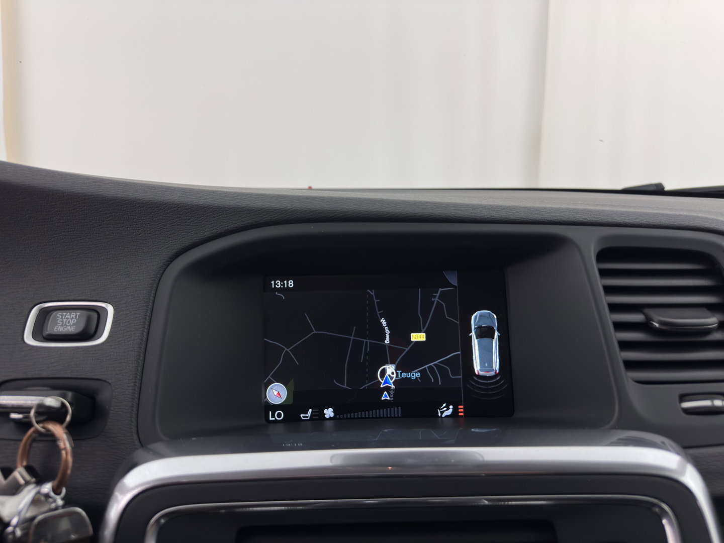 Volvo V60 2.4 D6 Twin Engine Summum Aut. *LEATHER | XENON | MEMORY-PACK | HEATED-COMFORTSEATS | NAVI-FULLMAP | PRIVACY-GLASS | ECC | PDC | CRUISE | 19''ALU | TOWBAR*