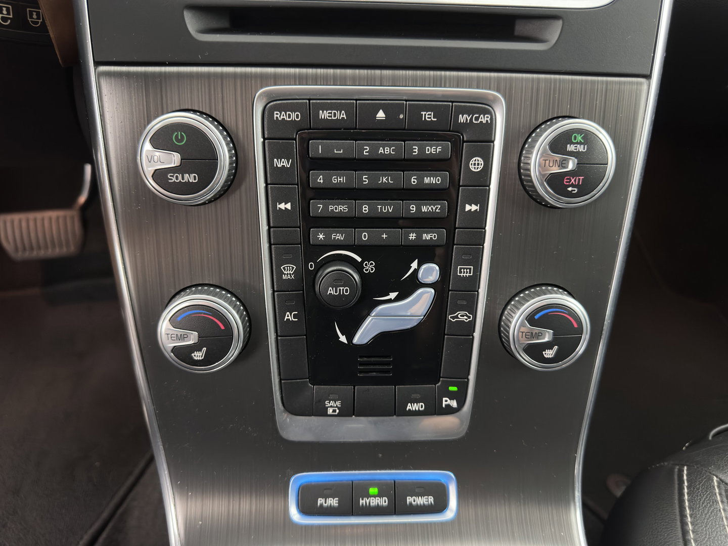 Volvo V60 2.4 D6 Twin Engine Summum Aut. *LEATHER | XENON | MEMORY-PACK | HEATED-COMFORTSEATS | NAVI-FULLMAP | PRIVACY-GLASS | ECC | PDC | CRUISE | 19''ALU | TOWBAR*