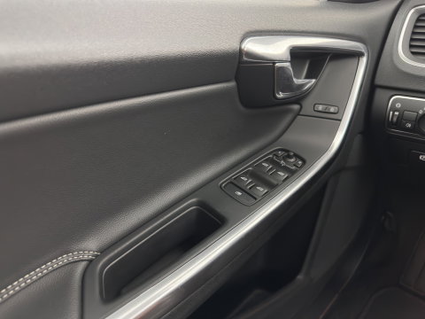 Volvo V60 2.4 D6 Twin Engine Summum Aut. *LEATHER | XENON | MEMORY-PACK | HEATED-COMFORTSEATS | NAVI-FULLMAP | PRIVACY-GLASS | ECC | PDC | CRUISE | 19''ALU | TOWBAR*
