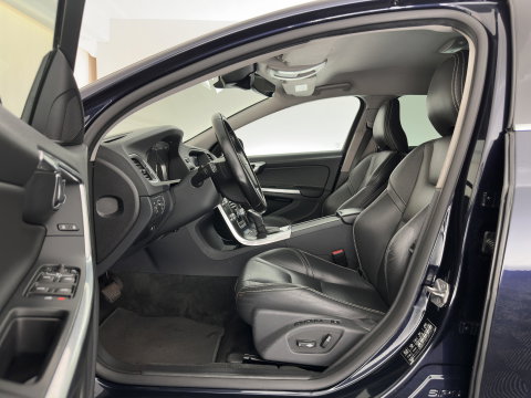 Volvo V60 2.4 D6 Twin Engine Summum Aut. *LEATHER | XENON | MEMORY-PACK | HEATED-COMFORTSEATS | NAVI-FULLMAP | PRIVACY-GLASS | ECC | PDC | CRUISE | 19''ALU | TOWBAR*