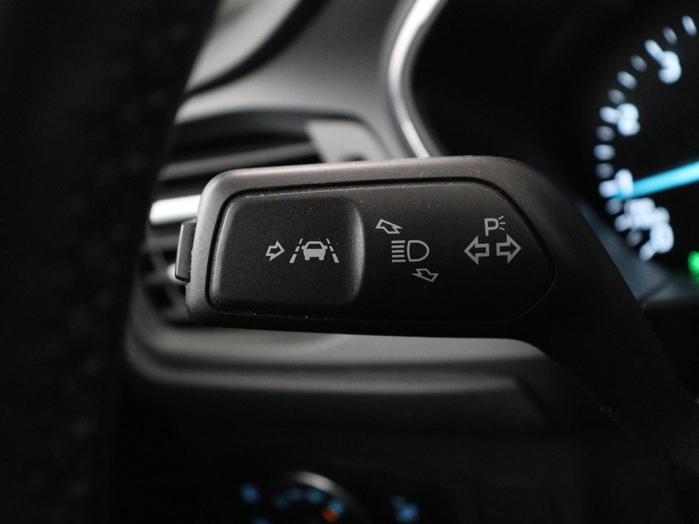 Ford Focus Wagon 1.0 EcoBoost Hybrid Titanium | Cruise control | Lane assist | Navigatie | Carplay | Park assist | Climate control