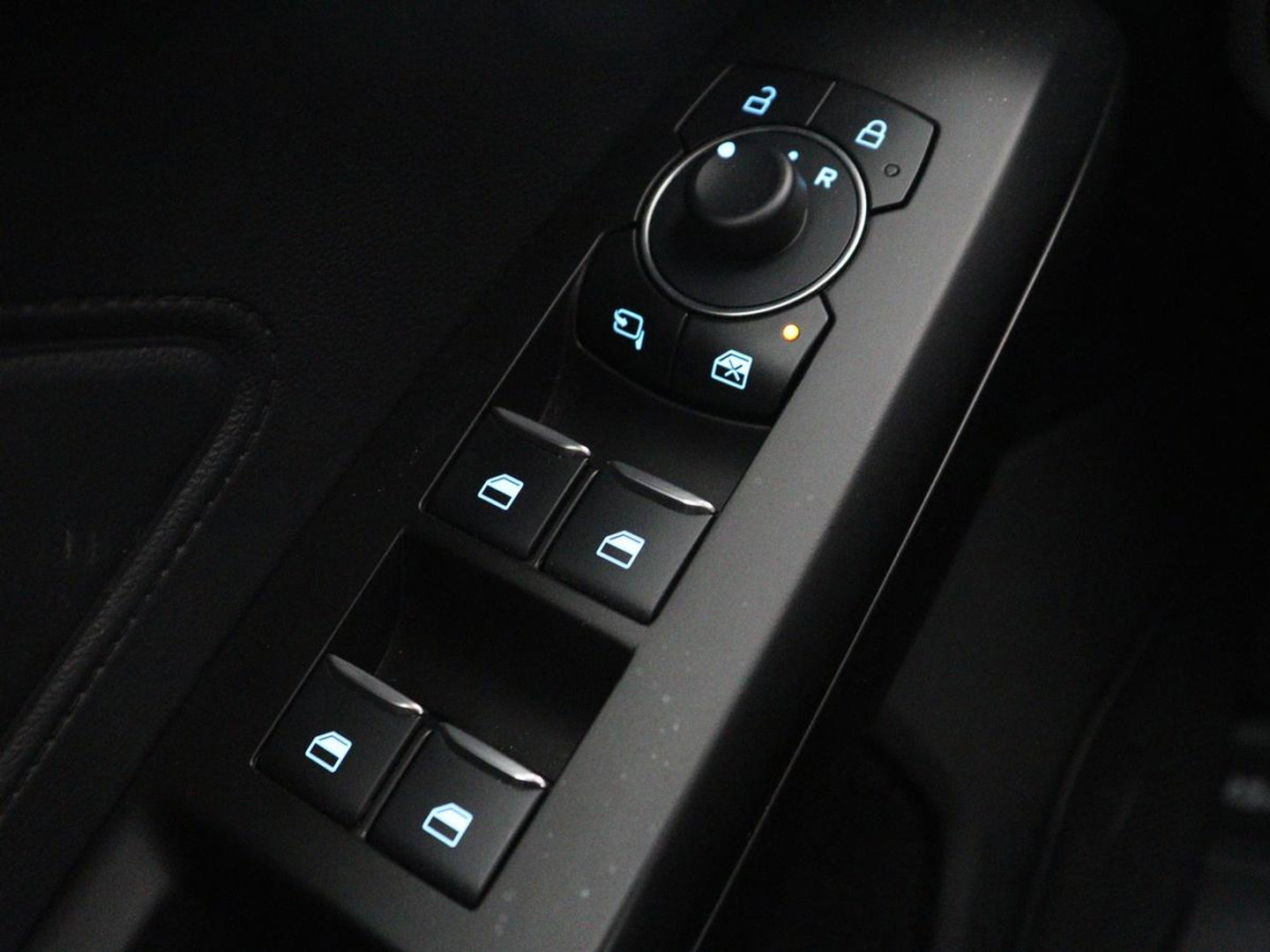 Ford Focus Wagon 1.0 EcoBoost Hybrid Titanium | Cruise control | Lane assist | Navigatie | Carplay | Park assist | Climate control