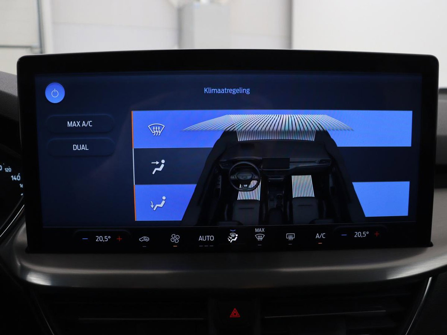 Ford Focus Wagon 1.0 EcoBoost Hybrid Titanium | Cruise control | Lane assist | Navigatie | Carplay | Park assist | Climate control