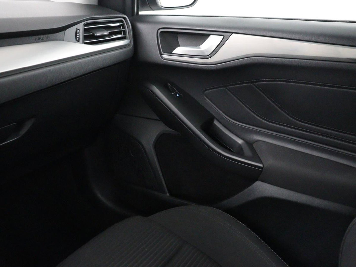 Ford Focus Wagon 1.0 EcoBoost Hybrid Titanium | Cruise control | Lane assist | Navigatie | Carplay | Park assist | Climate control