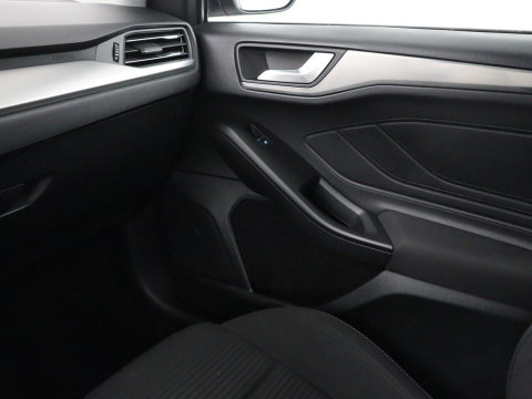 Ford Focus Wagon 1.0 EcoBoost Hybrid Titanium | Cruise control | Lane assist | Navigatie | Carplay | Park assist | Climate control