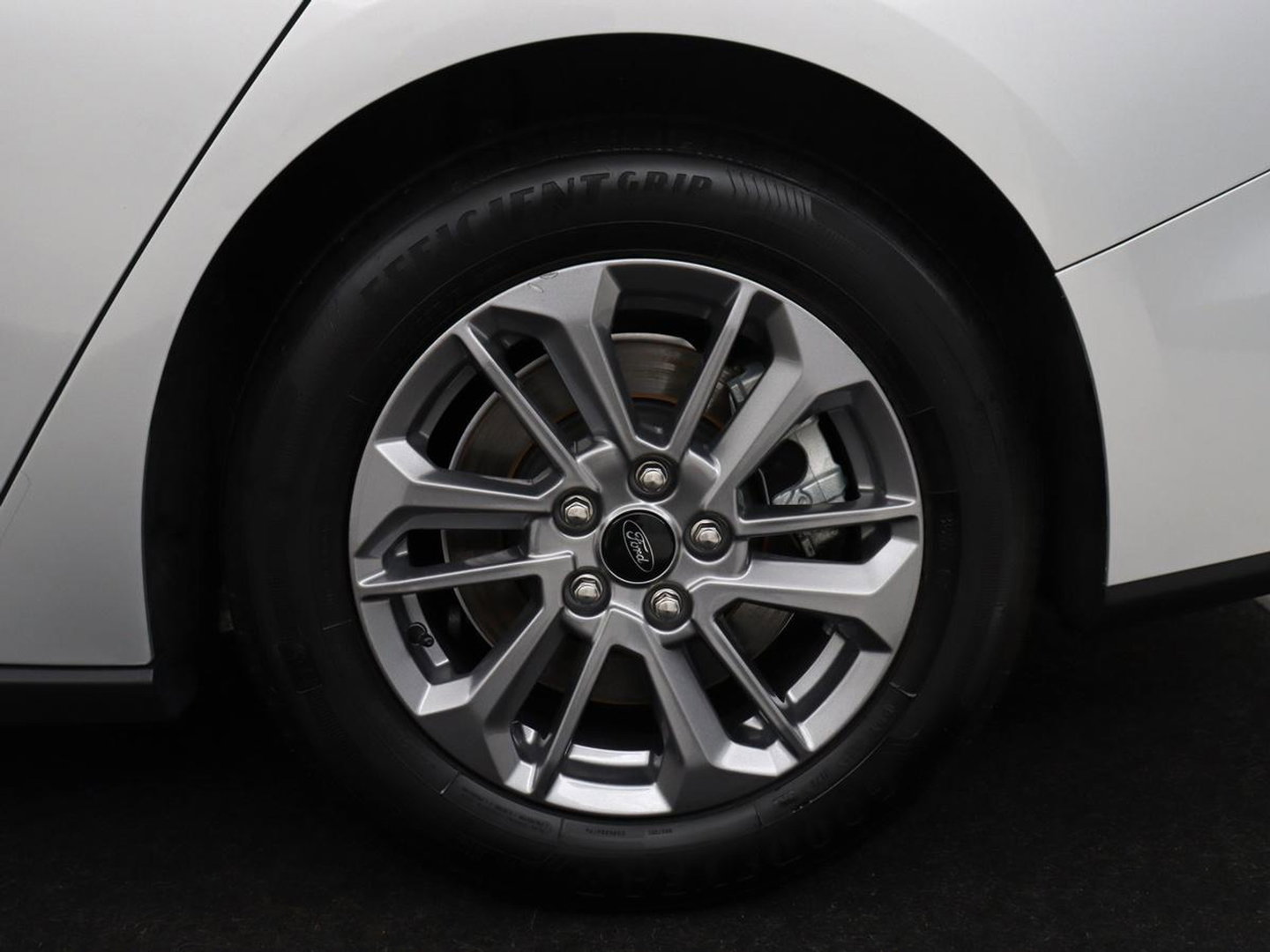 Ford Focus Wagon 1.0 EcoBoost Hybrid Titanium | Cruise control | Lane assist | Navigatie | Carplay | Park assist | Climate control