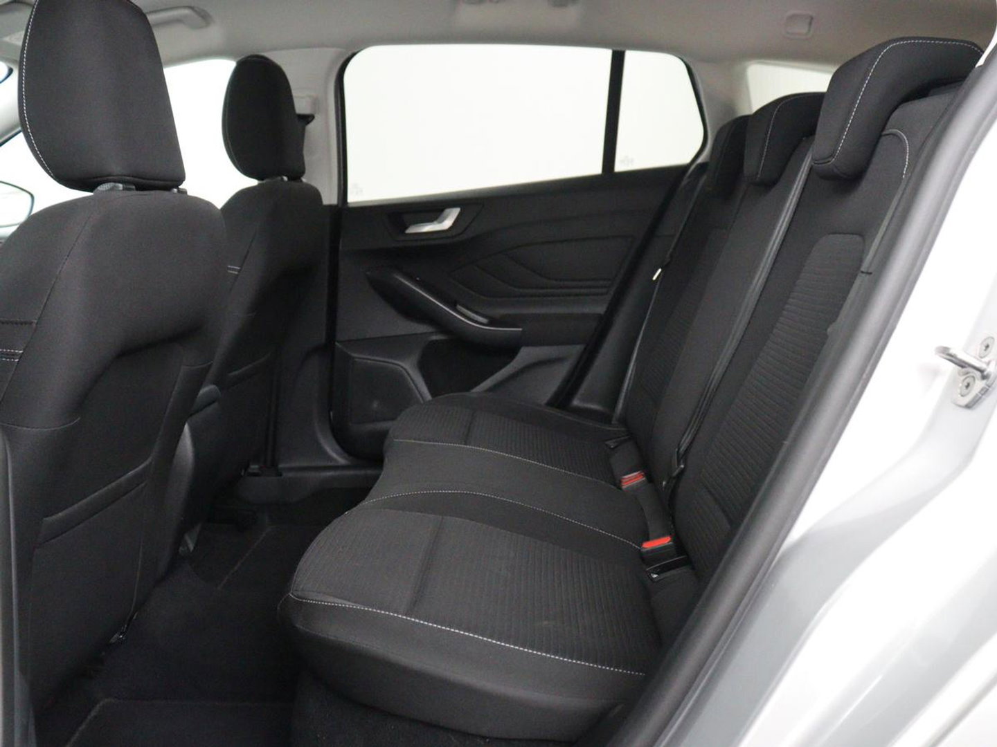 Ford Focus Wagon 1.0 EcoBoost Hybrid Titanium | Cruise control | Lane assist | Navigatie | Carplay | Park assist | Climate control