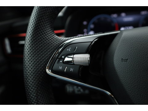 Škoda Scala 1.0 TSI Sport Business | Rijklaar!! | Dig. Cockpit | Adapt. Cruise | Camera | All Season | Apple CarPlay |