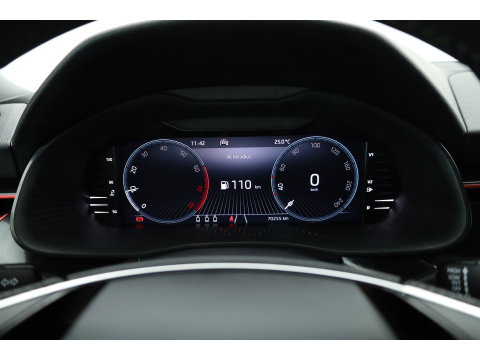 Škoda Scala 1.0 TSI Sport Business | Rijklaar!! | Dig. Cockpit | Adapt. Cruise | Camera | All Season | Apple CarPlay |