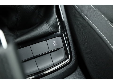 Škoda Scala 1.0 TSI Sport Business | Rijklaar!! | Dig. Cockpit | Adapt. Cruise | Camera | All Season | Apple CarPlay |