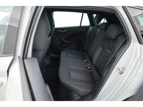 Škoda Scala 1.0 TSI Sport Business | Rijklaar!! | Dig. Cockpit | Adapt. Cruise | Camera | All Season | Apple CarPlay |