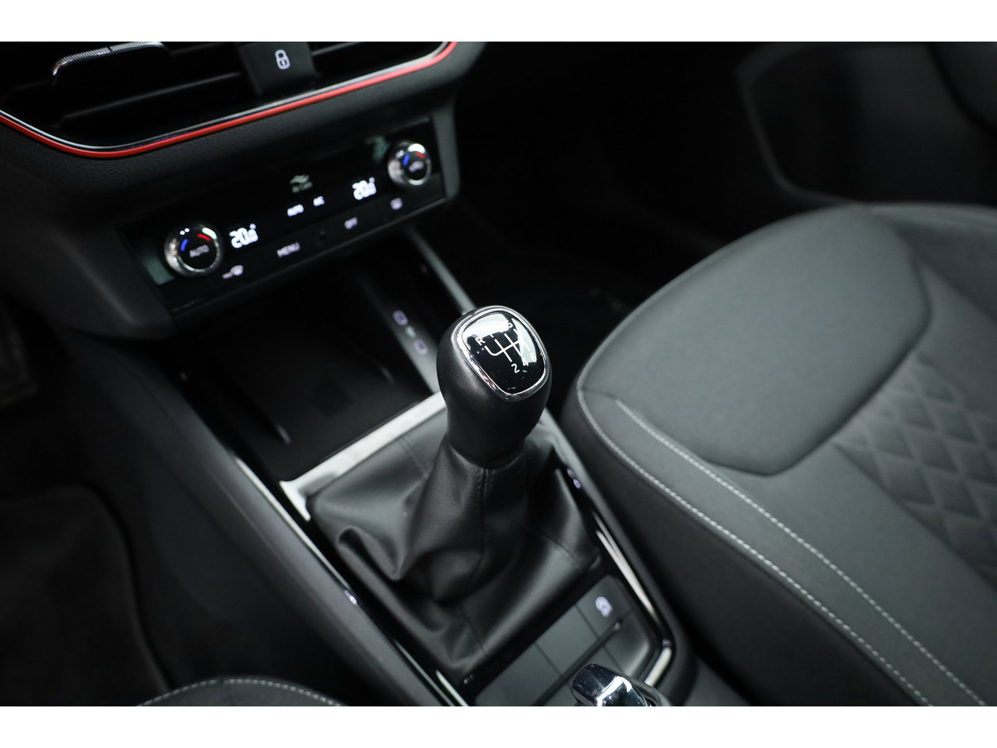 Škoda Scala 1.0 TSI Sport Business | Rijklaar!! | Dig. Cockpit | Adapt. Cruise | Camera | All Season | Apple CarPlay |
