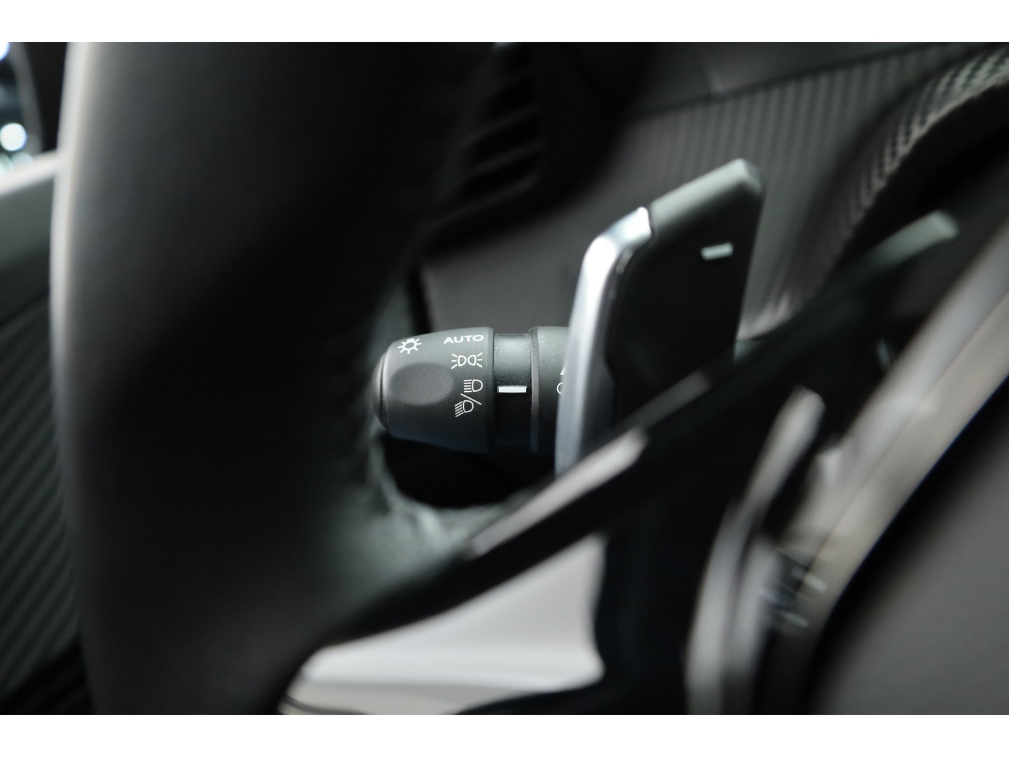 Peugeot 2008 1.2 PureTech 130 Allure | Dig. Cockpit | Trekhaak | Camera | Apple CarPlay & Android Auto | Cruise Control | Navi | 17'' R