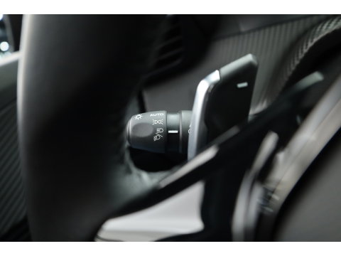 Peugeot 2008 1.2 PureTech 130 Allure | Dig. Cockpit | Trekhaak | Camera | Apple CarPlay & Android Auto | Cruise Control | Navi | 17'' R