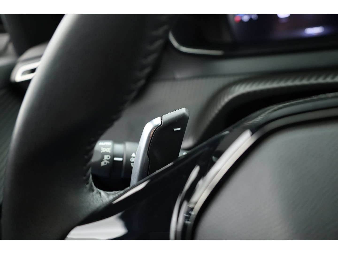Peugeot 2008 1.2 PureTech 130 Allure | Dig. Cockpit | Trekhaak | Camera | Apple CarPlay & Android Auto | Cruise Control | Navi | 17'' R