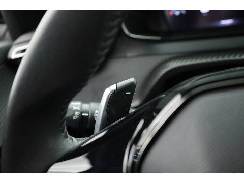 Peugeot 2008 1.2 PureTech 130 Allure | Dig. Cockpit | Trekhaak | Camera | Apple CarPlay & Android Auto | Cruise Control | Navi | 17'' R