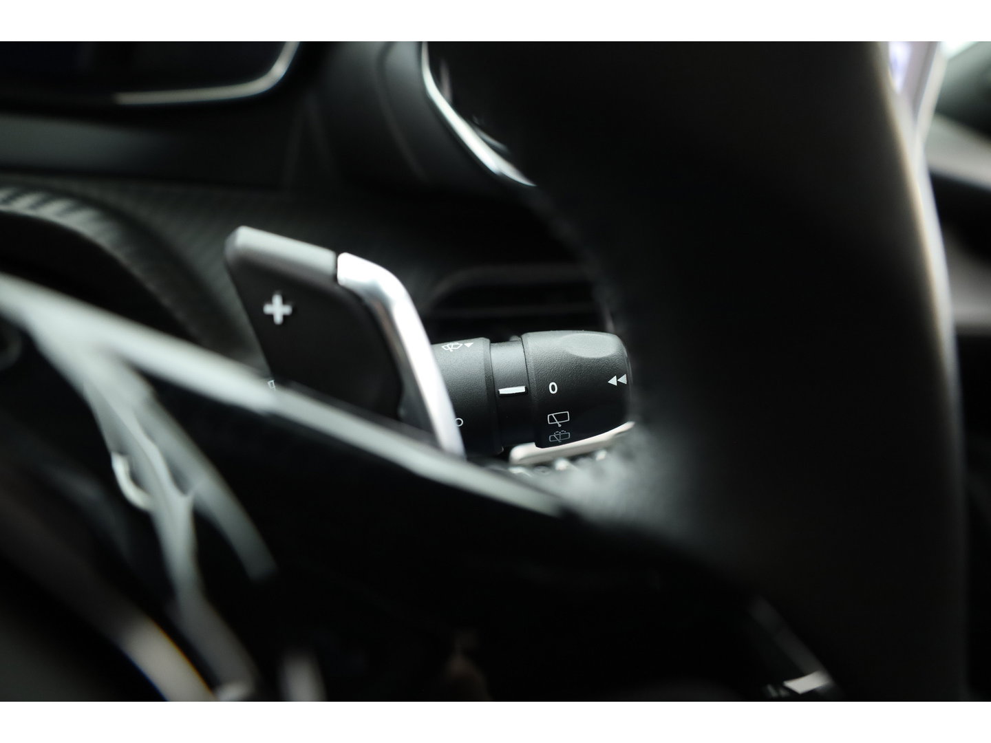 Peugeot 2008 1.2 PureTech 130 Allure | Dig. Cockpit | Trekhaak | Camera | Apple CarPlay & Android Auto | Cruise Control | Navi | 17'' R