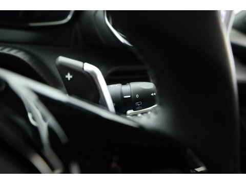 Peugeot 2008 1.2 PureTech 130 Allure | Dig. Cockpit | Trekhaak | Camera | Apple CarPlay & Android Auto | Cruise Control | Navi | 17'' R