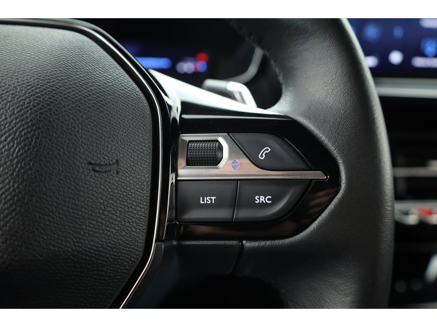 Peugeot 2008 1.2 PureTech 130 Allure | Dig. Cockpit | Trekhaak | Camera | Apple CarPlay & Android Auto | Cruise Control | Navi | 17'' R