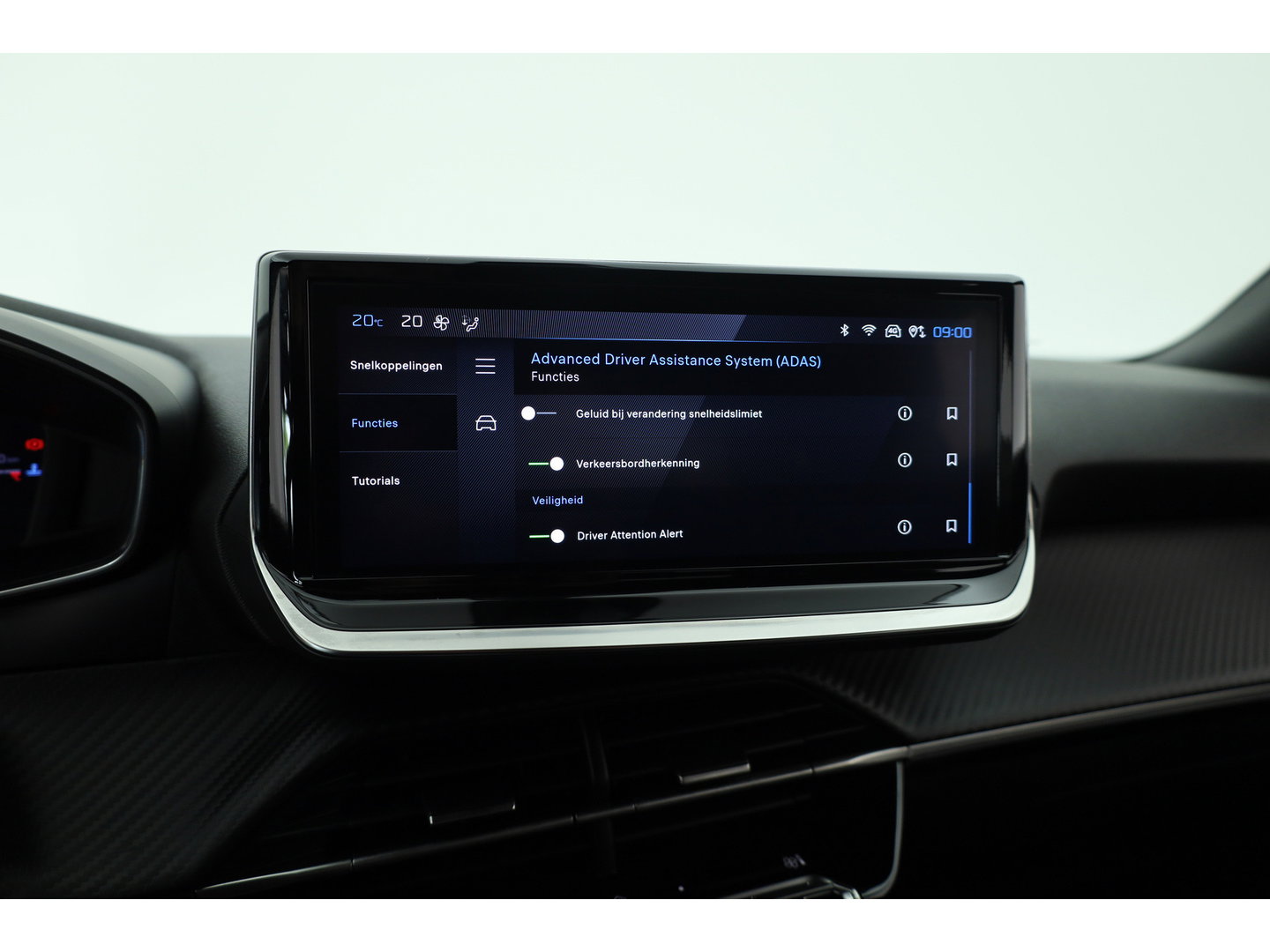 Peugeot 2008 1.2 PureTech 130 Allure | Dig. Cockpit | Trekhaak | Camera | Apple CarPlay & Android Auto | Cruise Control | Navi | 17'' R