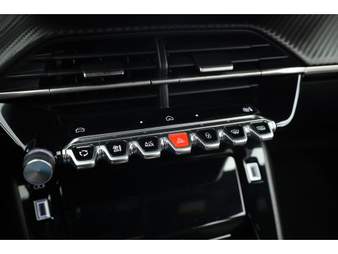 Peugeot 2008 1.2 PureTech 130 Allure | Dig. Cockpit | Trekhaak | Camera | Apple CarPlay & Android Auto | Cruise Control | Navi | 17'' R