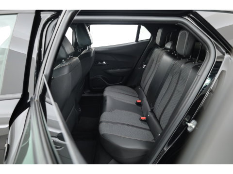 Peugeot 2008 1.2 PureTech 130 Allure | Dig. Cockpit | Trekhaak | Camera | Apple CarPlay & Android Auto | Cruise Control | Navi | 17'' R