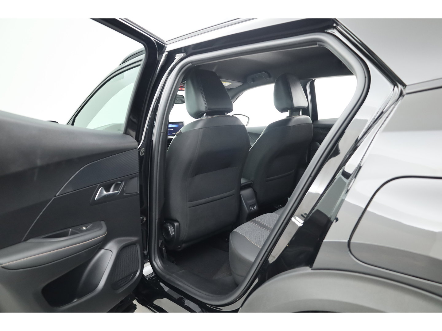Peugeot 2008 1.2 PureTech 130 Allure | Dig. Cockpit | Trekhaak | Camera | Apple CarPlay & Android Auto | Cruise Control | Navi | 17'' R