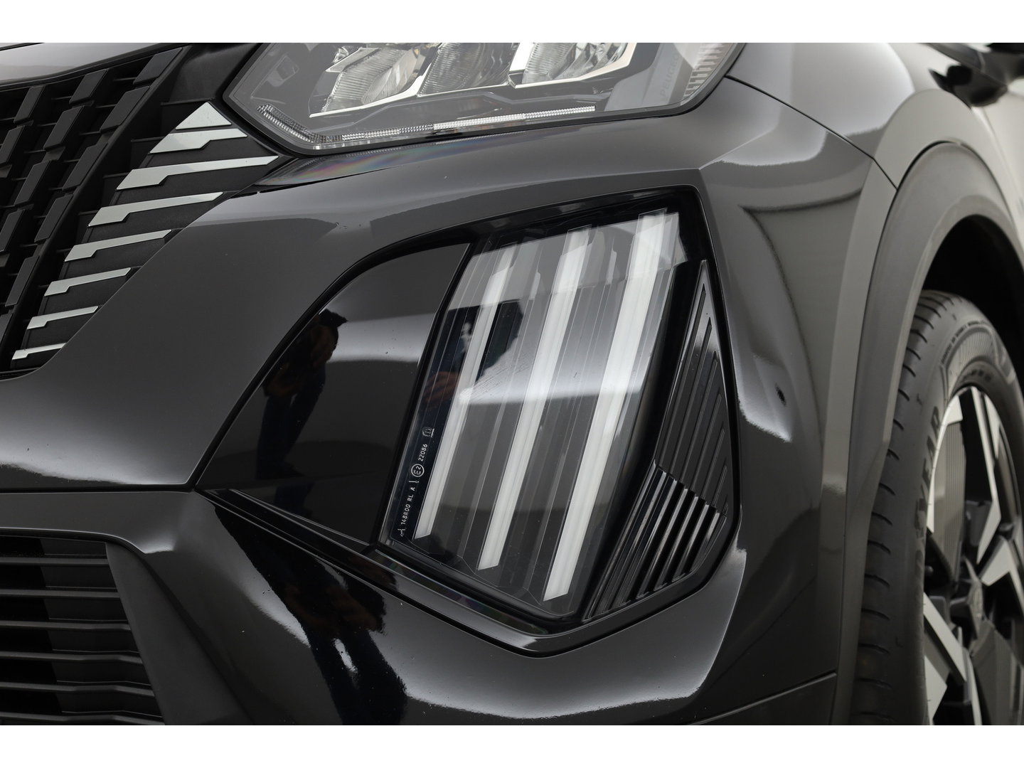 Peugeot 2008 1.2 PureTech 130 Allure | Dig. Cockpit | Trekhaak | Camera | Apple CarPlay & Android Auto | Cruise Control | Navi | 17'' R