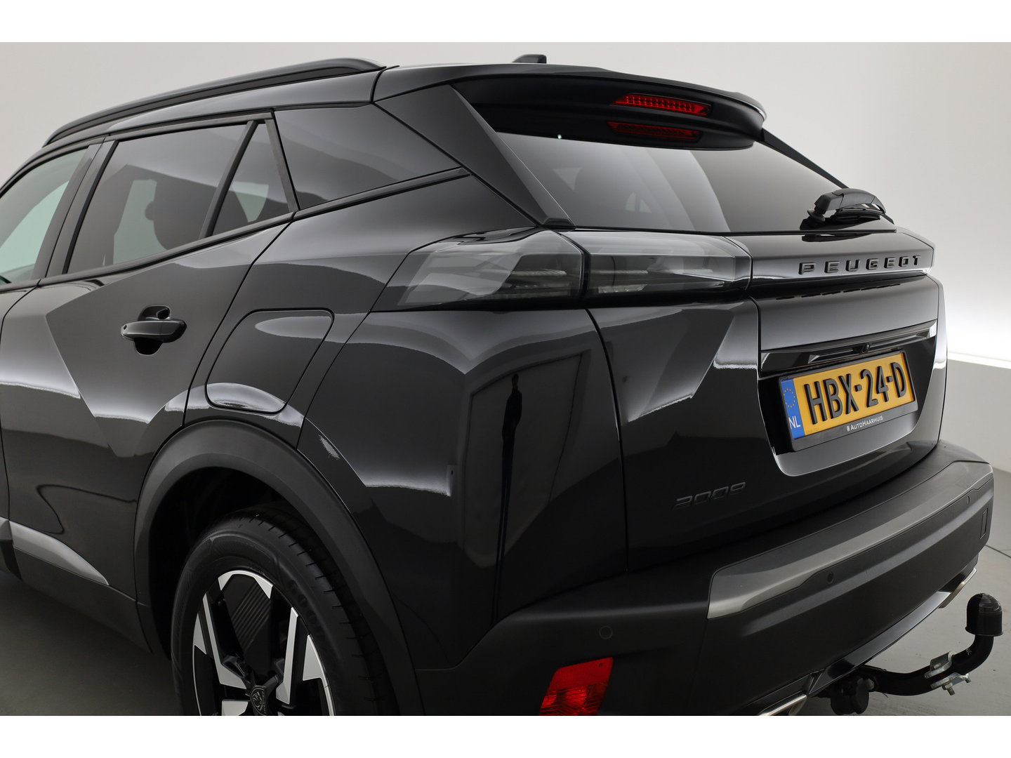 Peugeot 2008 1.2 PureTech 130 Allure | Dig. Cockpit | Trekhaak | Camera | Apple CarPlay & Android Auto | Cruise Control | Navi | 17'' R