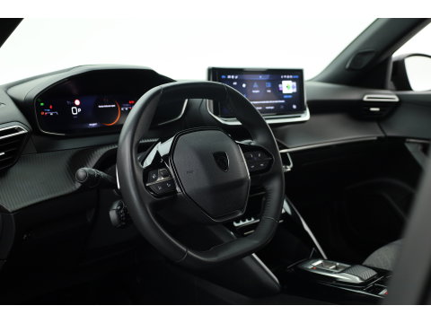 Peugeot 2008 1.2 PureTech 130 Allure | Dig. Cockpit | Trekhaak | Camera | Apple CarPlay & Android Auto | Cruise Control | Navi | 17'' R