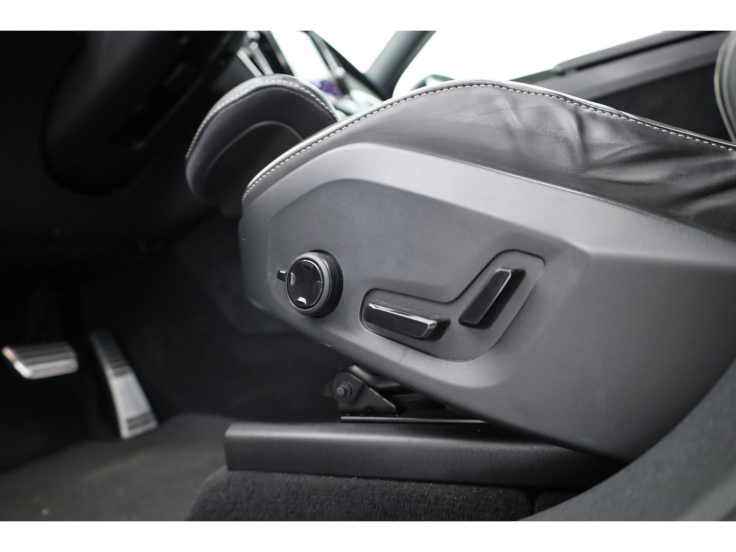 Volvo XC60 2.0 T6 Plug-in hybrid AWD R-Design Long Range | Luchtvering | Heico | Trekhaak | 360 camera | 22 inch | H&K Audio