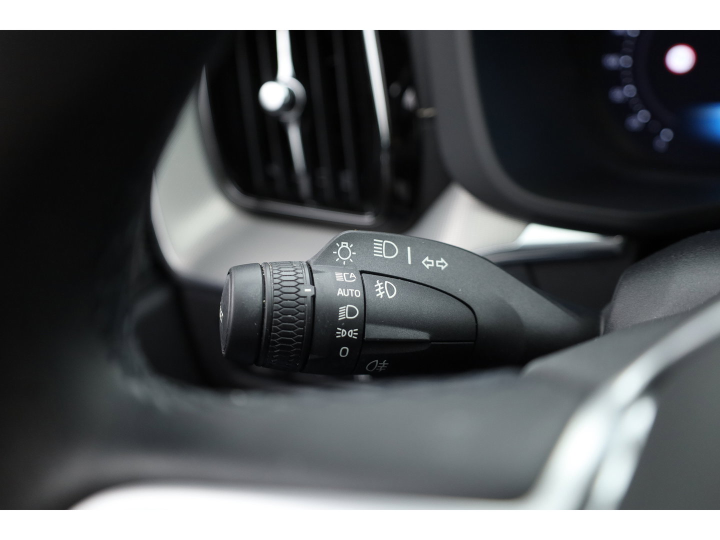 Volvo XC60 2.0 T6 Plug-in hybrid AWD R-Design Long Range | Luchtvering | Heico | Trekhaak | 360 camera | 22 inch | H&K Audio
