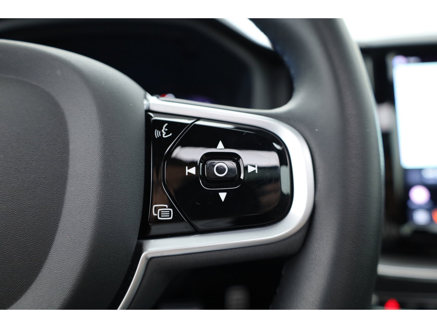 Volvo XC60 2.0 T6 Plug-in hybrid AWD R-Design Long Range | Luchtvering | Heico | Trekhaak | 360 camera | 22 inch | H&K Audio