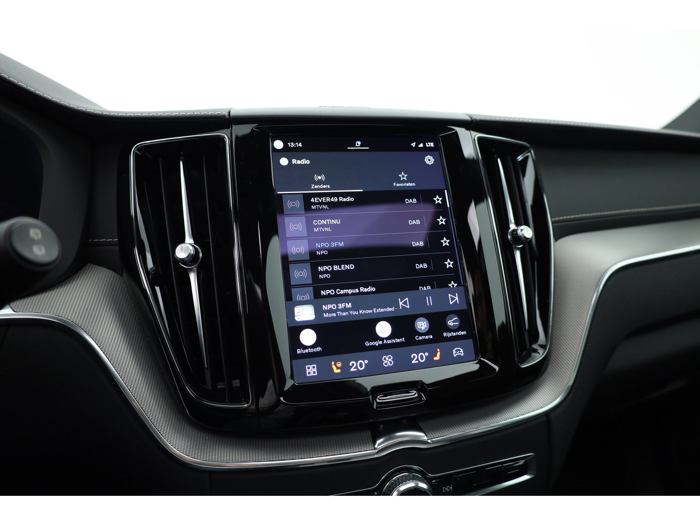 Volvo XC60 2.0 T6 Plug-in hybrid AWD R-Design Long Range | Luchtvering | Heico | Trekhaak | 360 camera | 22 inch | H&K Audio