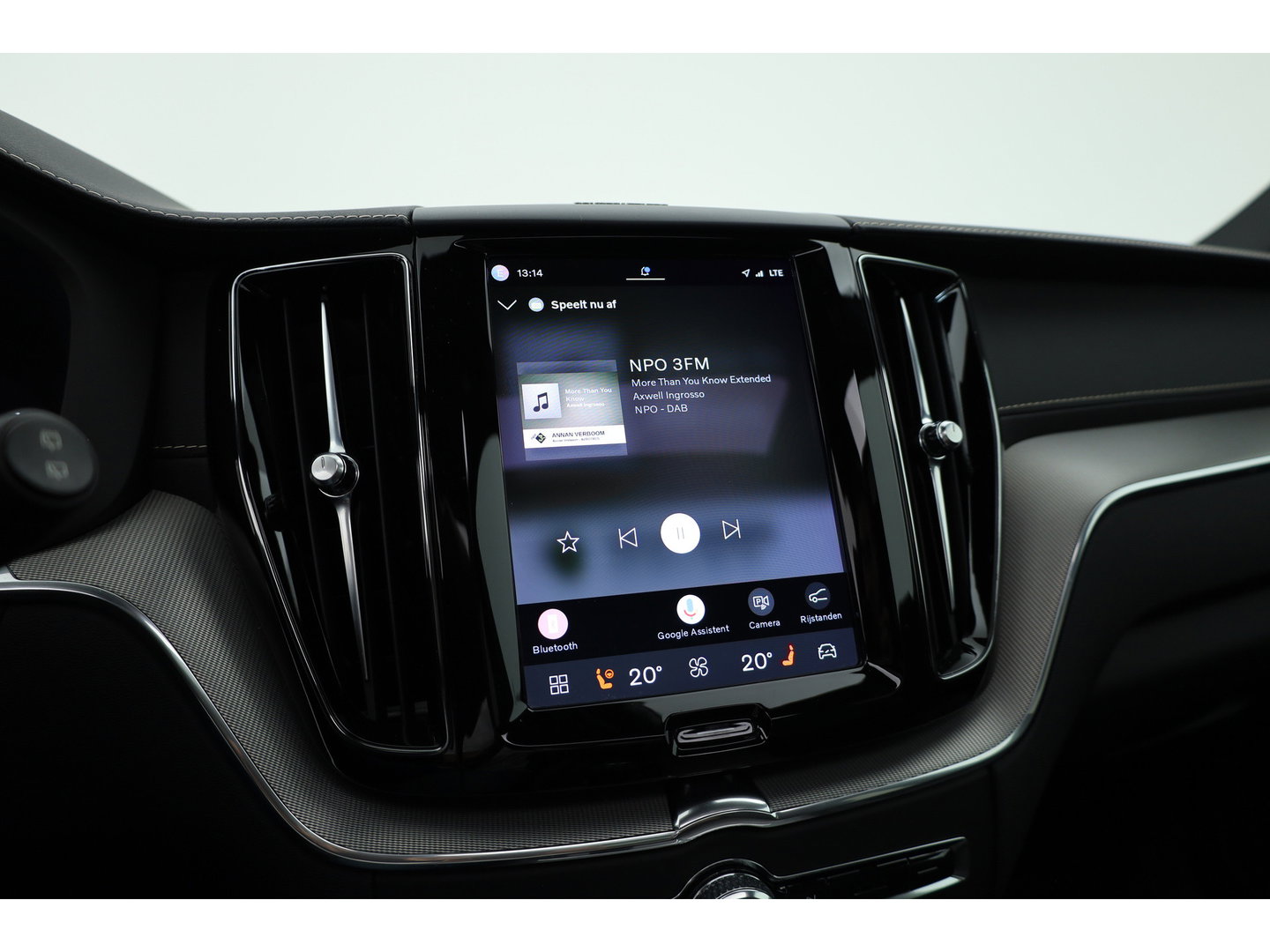 Volvo XC60 2.0 T6 Plug-in hybrid AWD R-Design Long Range | Luchtvering | Heico | Trekhaak | 360 camera | 22 inch | H&K Audio