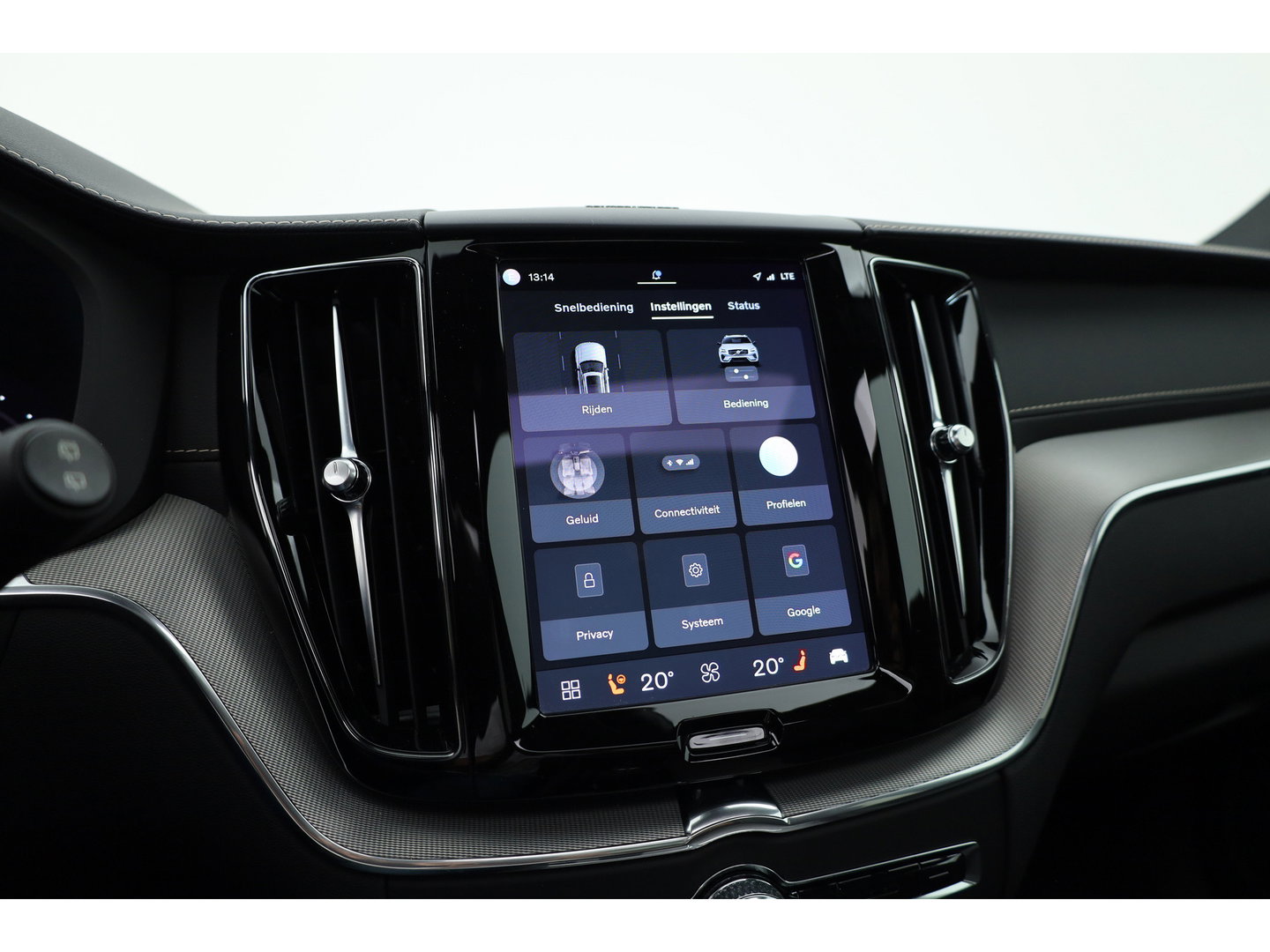 Volvo XC60 2.0 T6 Plug-in hybrid AWD R-Design Long Range | Luchtvering | Heico | Trekhaak | 360 camera | 22 inch | H&K Audio