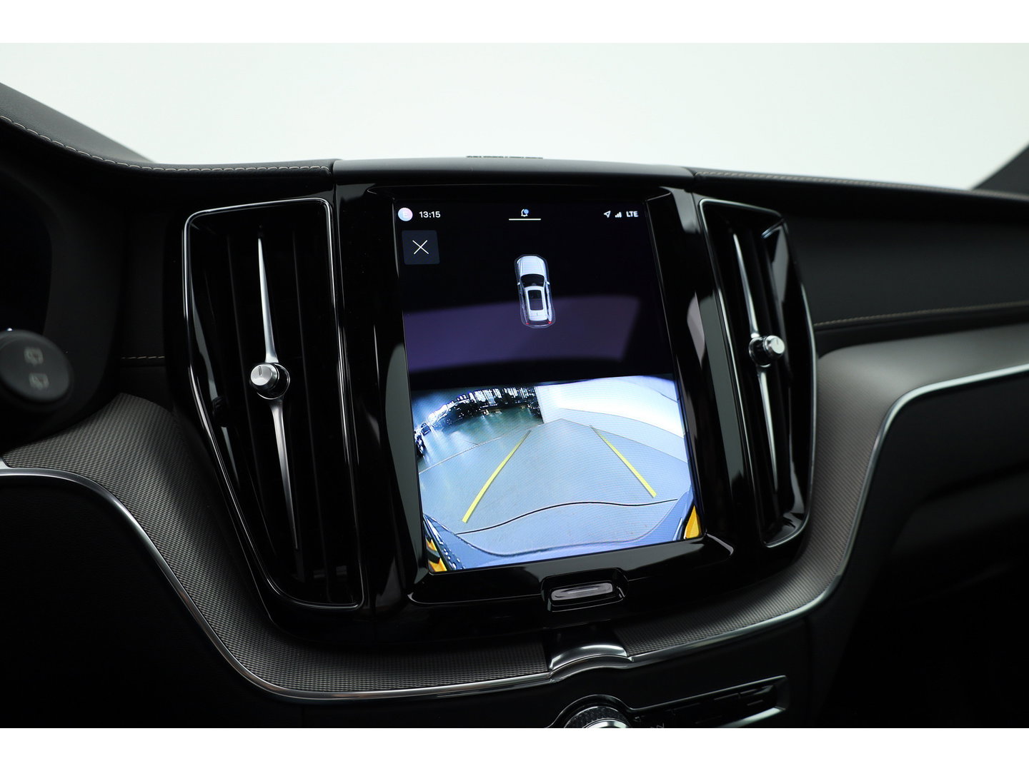 Volvo XC60 2.0 T6 Plug-in hybrid AWD R-Design Long Range | Luchtvering | Heico | Trekhaak | 360 camera | 22 inch | H&K Audio