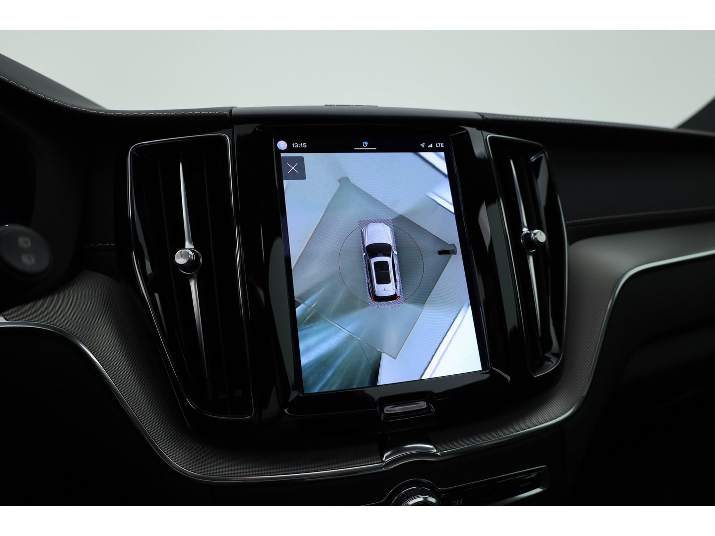 Volvo XC60 2.0 T6 Plug-in hybrid AWD R-Design Long Range | Luchtvering | Heico | Trekhaak | 360 camera | 22 inch | H&K Audio