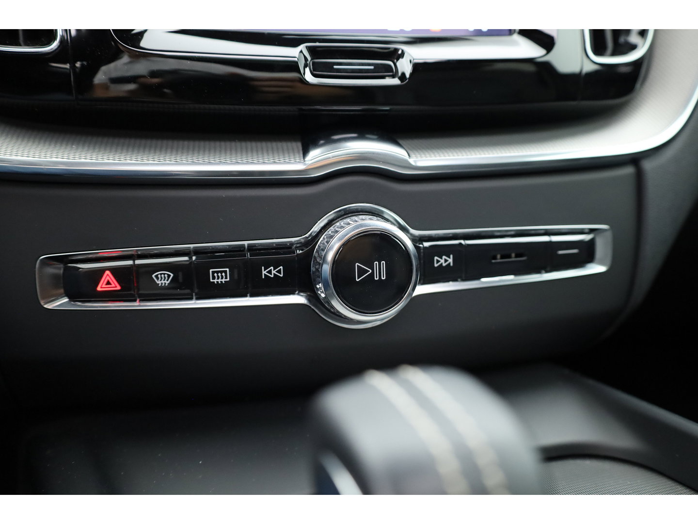Volvo XC60 2.0 T6 Plug-in hybrid AWD R-Design Long Range | Luchtvering | Heico | Trekhaak | 360 camera | 22 inch | H&K Audio