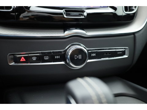 Volvo XC60 2.0 T6 Plug-in hybrid AWD R-Design Long Range | Luchtvering | Heico | Trekhaak | 360 camera | 22 inch | H&K Audio