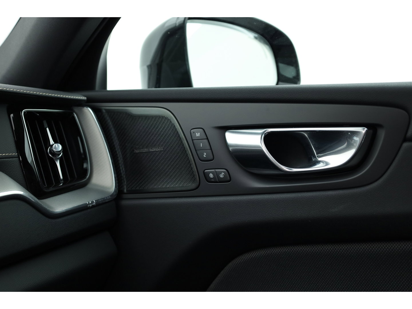 Volvo XC60 2.0 T6 Plug-in hybrid AWD R-Design Long Range | Luchtvering | Heico | Trekhaak | 360 camera | 22 inch | H&K Audio