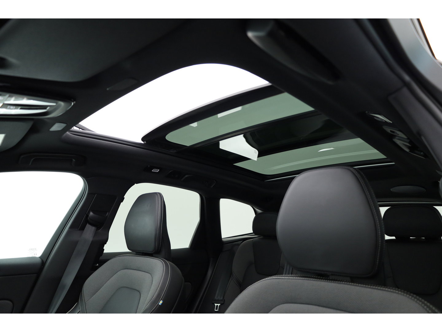 Volvo XC60 2.0 T6 Plug-in hybrid AWD R-Design Long Range | Luchtvering | Heico | Trekhaak | 360 camera | 22 inch | H&K Audio