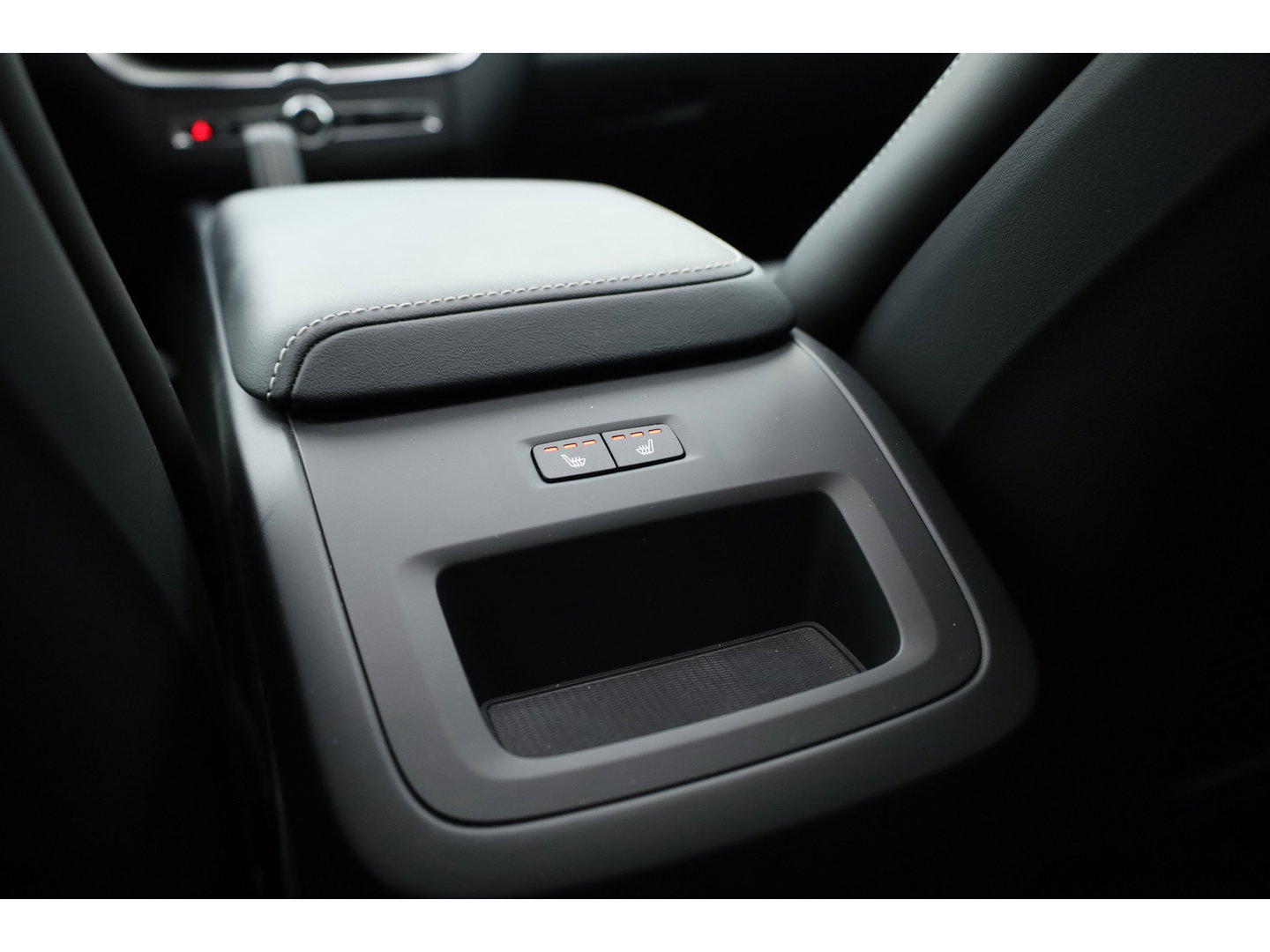 Volvo XC60 2.0 T6 Plug-in hybrid AWD R-Design Long Range | Luchtvering | Heico | Trekhaak | 360 camera | 22 inch | H&K Audio