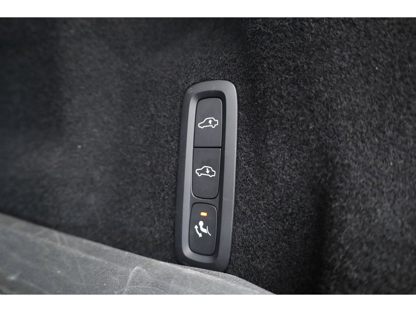Volvo XC60 2.0 T6 Plug-in hybrid AWD R-Design Long Range | Luchtvering | Heico | Trekhaak | 360 camera | 22 inch | H&K Audio