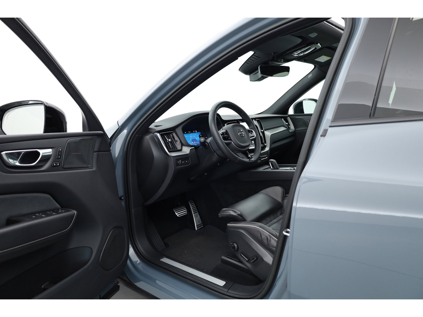 Volvo XC60 2.0 T6 Plug-in hybrid AWD R-Design Long Range | Luchtvering | Heico | Trekhaak | 360 camera | 22 inch | H&K Audio