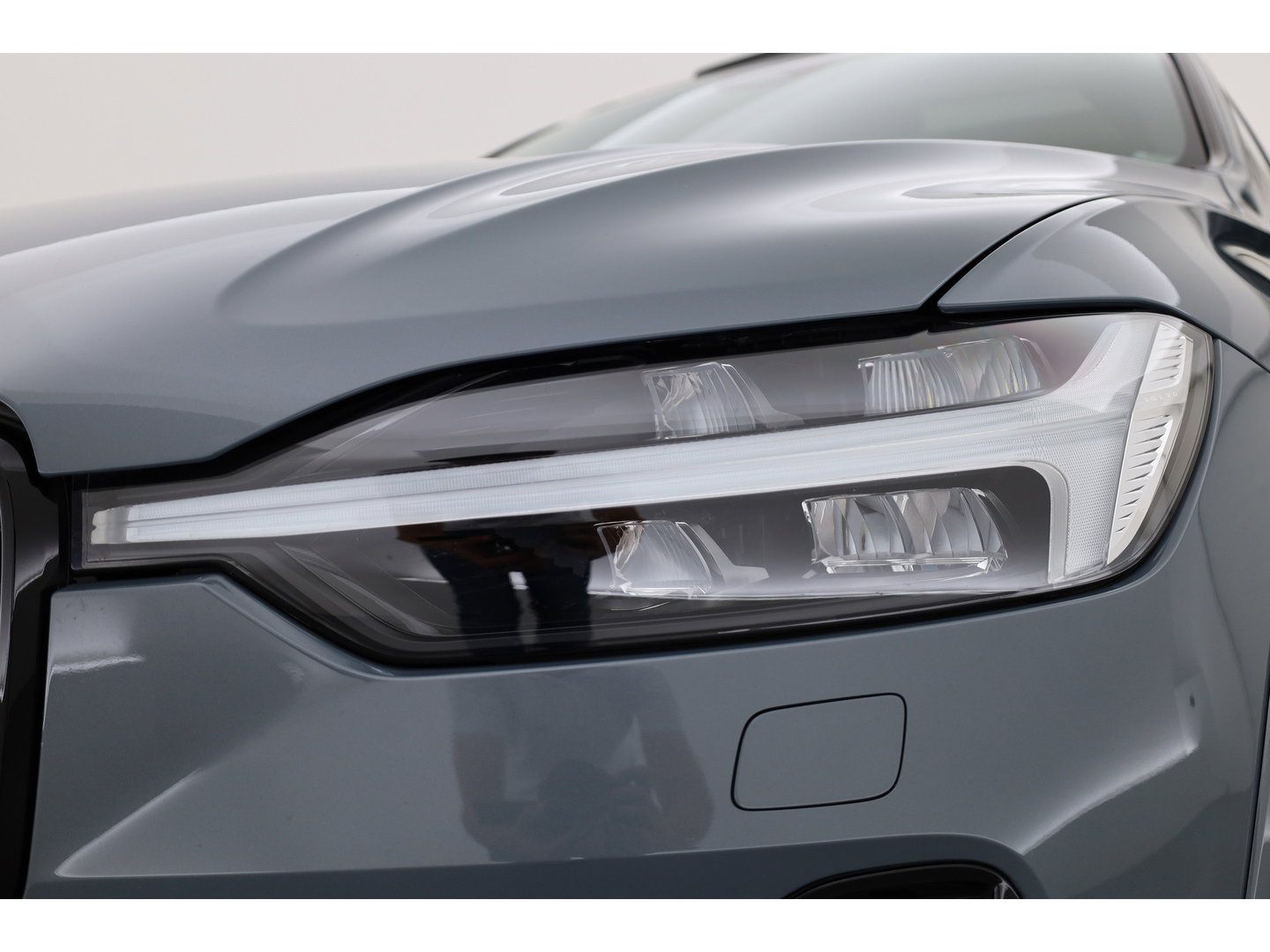 Volvo XC60 2.0 T6 Plug-in hybrid AWD R-Design Long Range | Luchtvering | Heico | Trekhaak | 360 camera | 22 inch | H&K Audio