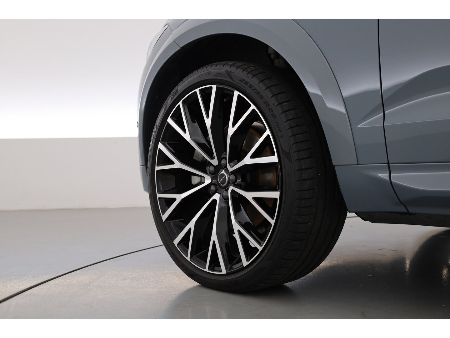 Volvo XC60 2.0 T6 Plug-in hybrid AWD R-Design Long Range | Luchtvering | Heico | Trekhaak | 360 camera | 22 inch | H&K Audio