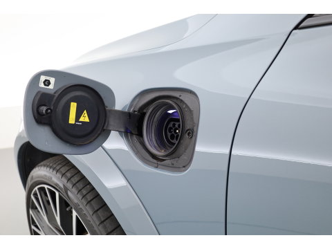 Volvo XC60 2.0 T6 Plug-in hybrid AWD R-Design Long Range | Luchtvering | Heico | Trekhaak | 360 camera | 22 inch | H&K Audio