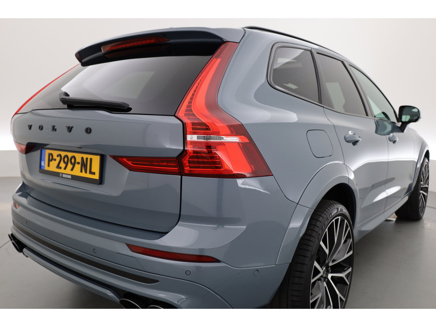 Volvo XC60 2.0 T6 Plug-in hybrid AWD R-Design Long Range | Luchtvering | Heico | Trekhaak | 360 camera | 22 inch | H&K Audio